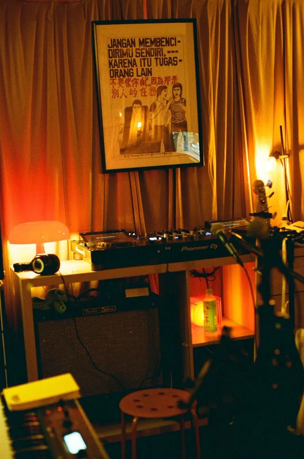 Studio decor and ambiance